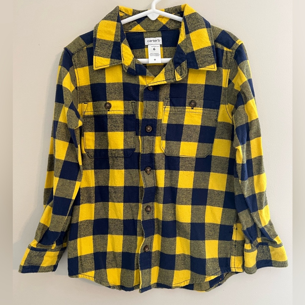 Carter’s Boys Flannel Button Down Shirt. Size 6.